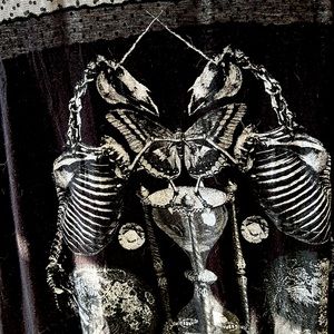 Unicorn Skull graphic T-shirt with polka dot lace accents size LG